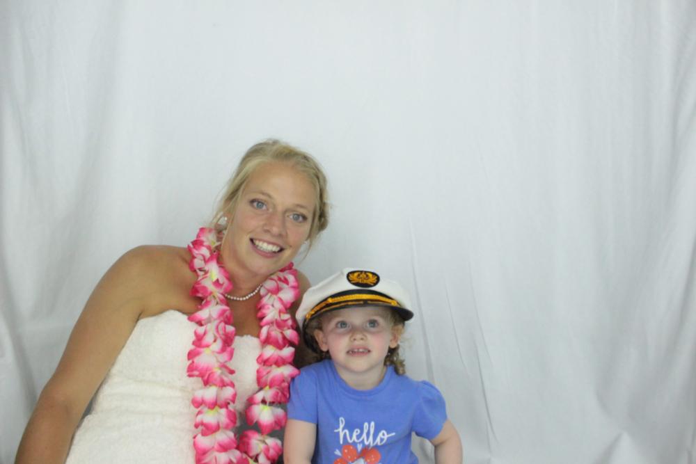 Laura & Oliver | View more photos from the event at gallery.myphotoboothexperience.co.uk/u/MyPhotoBoothExperienceLtd/Laura-Oliver